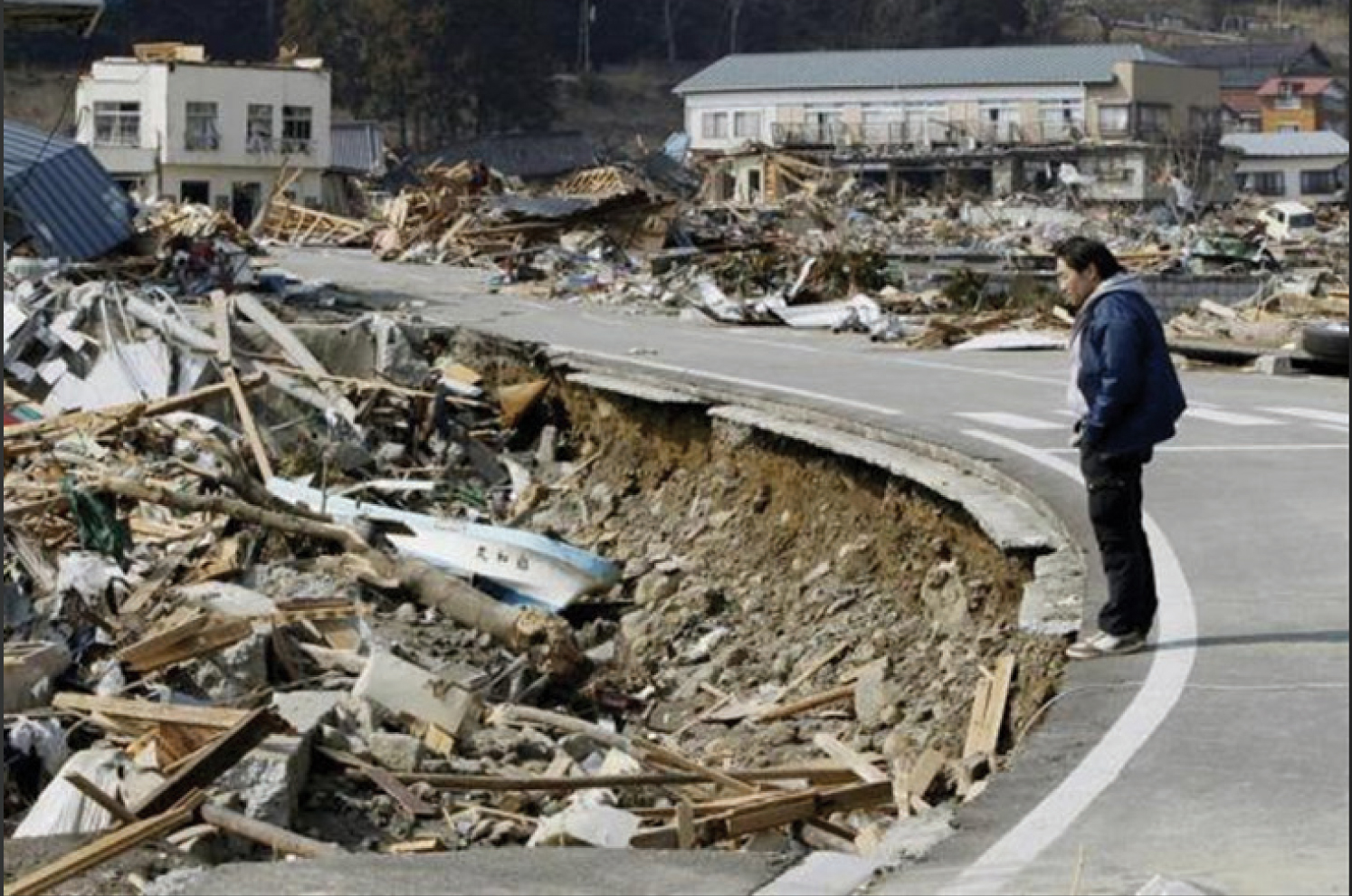 Почему сильное землетрясение. ЦУНАМИ В Японии в 2011. Стихийные бедствия в Японии ЦУНАМИ. Землетрясение в Японии стихийные бедствия в Японии. ЦУНАМИ В Японии 2022.